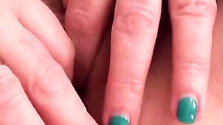 Aunty Trisha pussy pumping