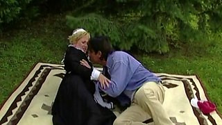 Husband Cheats on His Wife with the Old Maid and Fucks Her in the Garden