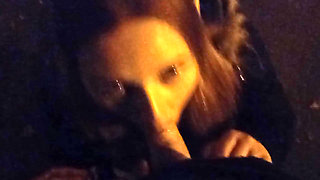 Collegegirl sucked on the street near the house and got cum in her mouth