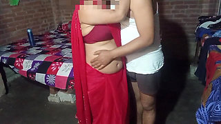 Laal Sari Me Bhabhi Ji Looks Very Hot and Sexy.