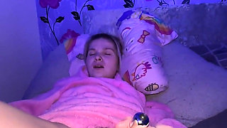 Teamfreeki playing with her vibrator