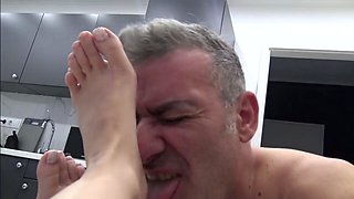 GLAMOUR BRATS MEGASTORE - Alice - Pathetic Footcleaner -