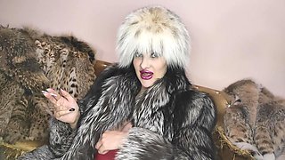 Goddess in Furs and Latex,strapon,squirt
