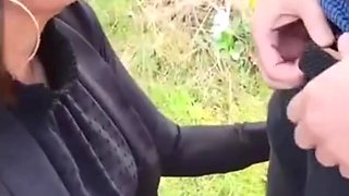 elle vide des couilles a la chaine en bukkake
