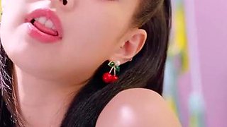 Jennie Totally Wants YOUR Ice Cream