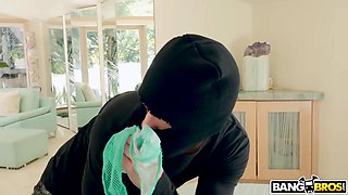 Peeping on Squirting Ava Adams