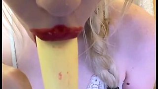 Hot Elza Kom See on Dildo