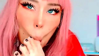 Very hot amateur thai teen girl toying her pussy on cam