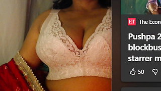 Desi hot girl had fun by showing her nude sexy boobs in a white bra.