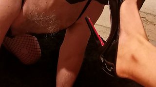 Amateur Foot Fetish Girlfriend Sucks and gives a Footjob