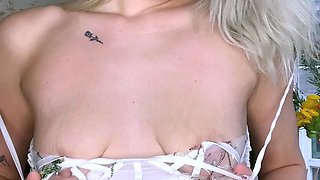 Amateur Webcam Cute Teen Plays Solo with Big Dildo