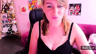 Pretty natural big tits and face blonde milf