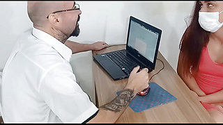 Gynecologist asks girl to show her ass