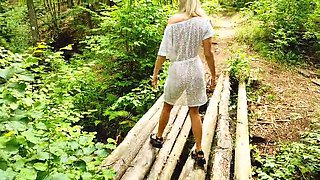 Married MILF lagged behind the tourist group and wanted to be fucked right on the forest path