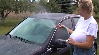 Blonde is flashing her big boobs in the outdoors