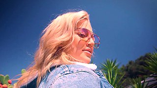 Big ass blonde teen showing of hot body