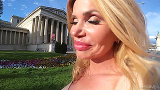 I fucked a really horny and mind-blowing blonde MILF