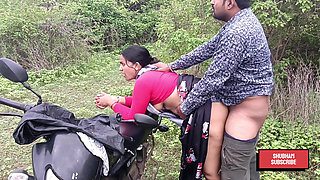 Indian Desi Kavita fuck with boyfriend  in jungle in doggy style cheating on husband , play romanitc sex with lover  ,