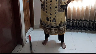 Egypt Muslim BBW Aunty Gets Stuck Under Bed While Cleaning Room Then Neighbor Helps Her & Give Something Behind