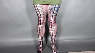Calves Flex in Crocheted Fishnet Tights