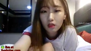 Korean hairy camgirl masturbates