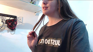 Blonde Big Ass Dancing in the Room on Live