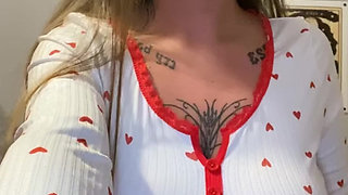 Scottish curvy goth student fingers deep and slow moans softly on cam