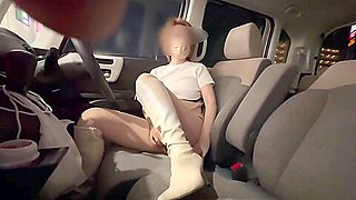 A Perverted Big-breasted Milf Who Masturbates In The Car In Public Even If A Young Man Sees Her