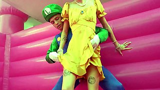Brunette Beauty Shrooms-Q Gets a Hairy Outdoor Cumshot at