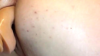 Thick Girl Makes a Nice Squirt on Cam After a Webshow