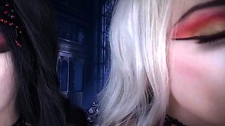 Egilea ASMR - Vampire Sisters Kiss You