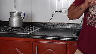 Morning Rapidin Without a Condom with My Brother-in-law I'm Going to Make Breakfast with My Pussy Full of Cum