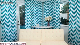 Watch petite milf Alexis Fawx get a quickie with her boyfriend before her husband's arrives - Mature Scandal