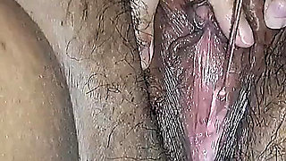 WildEnglishBBW spreading my hairy pussy rubbing my clit cumming