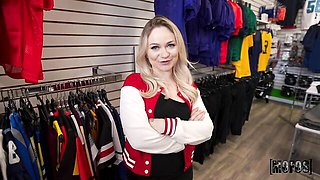 Young (18+) dirt with magnetic Rylee Blake from Mofos