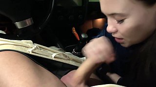 Teen babe give me head in a car in parking lot