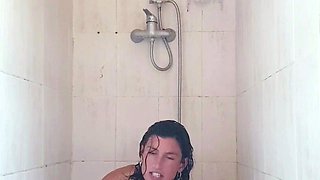 Amateur czech teen in her first toy induced orgasm