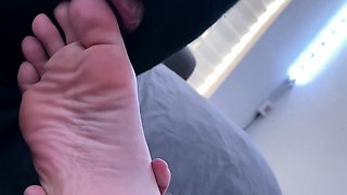 Flexible foot fetish masturbating with feet and hands