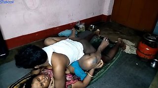 Desi Wife Ji Ko Room Mein Lejakar Raat Bhar Maje Se Choda - Ravikumar