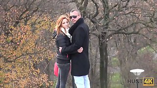 Hunt4k. a la pelirroja le gusta dar sexo por dinero frente a su novio