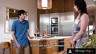 MOMMYS BOY - MILF Siri Dahl Caught Naked In The Kitchen! Stepson Banged Her Hard! FRENCH SUBTITLES