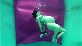 pregnant underwater