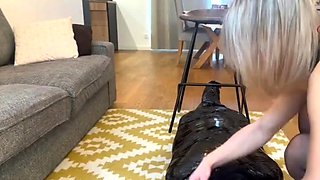 Mistress Julia – When I give a long footjob in pantyhose