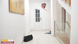 Curvy fitness slut stuffed sly invisible dude's big cock in gym kinks