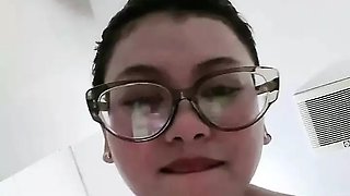 Sange Girl Masturbates Until She Squirts