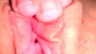 Sofie Otis fingers her pussy close up