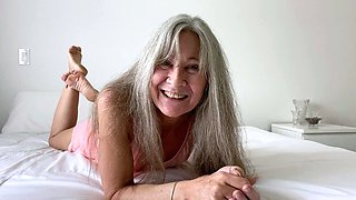 Amateur mature milf giving a handjob lesson