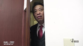 K-mib Secretary Caught Masturbating While Her Boss Is Behind The Door