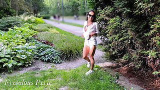 Risky Flashing, Pissing & Orgasm in Public