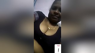 Today Exclusive -desi Aunty Shows Her Boobs To Lover On Video Call Part 1